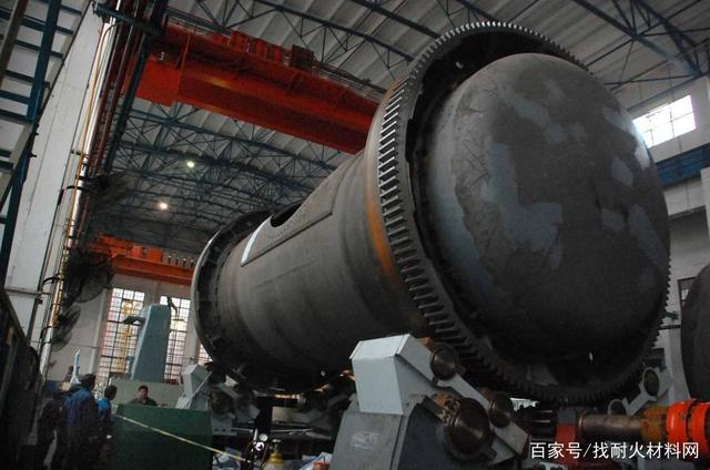 为什么炼铜反射炉需要用碱性耐火材料砌筑